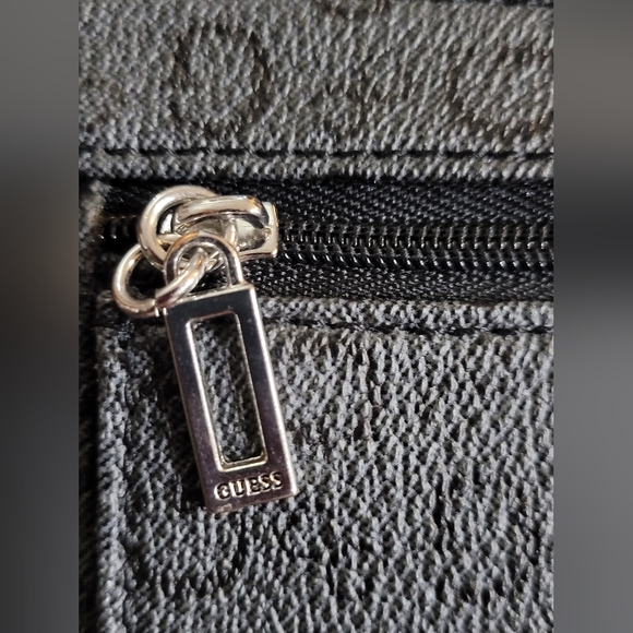 Guess Wallet - Picture 5 of 5